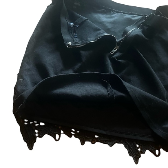 NWT American Eagle Women’s Pencil Skirt / Size 2/ Black Floral Crochet - Picture 14 of 16